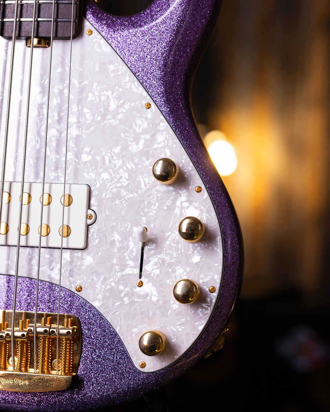 Musicman Stringray 5 Special 5 H Amethyst Sparkle 2021 - Bajo Eléctrico | El primer bajo diseñado completamente por Ernie Ball MusicMan, el Stingray 5, apareció en 1987 y desde ese momento se ha convertido en un estándar de la industria. El StingRay5 sati