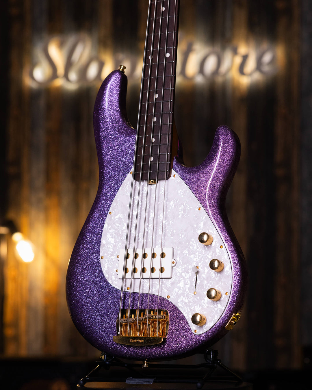 Musicman Stringray 5 Special 5 H Amethyst Sparkle 2021 - Bajo Eléctrico | El primer bajo diseñado completamente por Ernie Ball MusicMan, el Stingray 5, apareció en 1987 y desde ese momento se ha convertido en un estándar de la industria. El StingRay5 sati