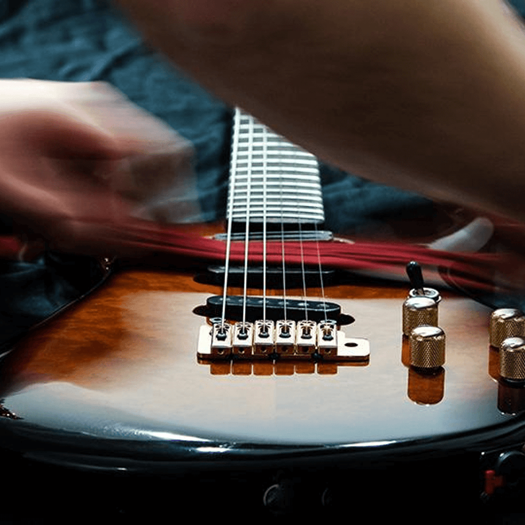 Detaling | El Detailing implica la limpieza profunda del instrumento, pulido si es necesario. Incluye también el desarme completo de hardware y electrónica. La idea es dejarlo cómo nuevo. | Gearhub