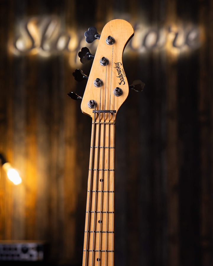 Sadowsky MetroLine 5 Olympic White 2005 - Bajo Eléctrico | Cuerpo • Modelo: MetroLine 5 • Madera: Ash • Terminación: Olympic White Gloss Brazo • Madera: Maple • Perfil: C• Terminación: Gloss• Escala: 34” • Nuez: Bronze Diapasón • Madera: Maple• Radio: 12"