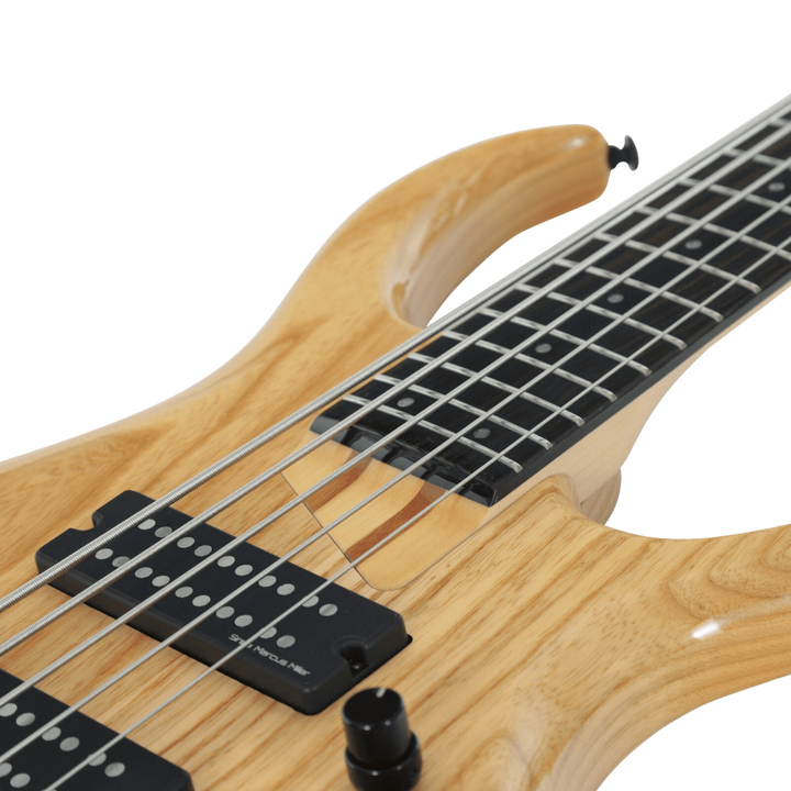 Sire M5-5 Natural (2nd Gen) - Bajo Eléctrico | Si me hubiesen mostrado los bajos Sire guiándonos solamente por el precio, habría tenido muchas dudas sobre qué tan buenos serían. Afortunadamente, tuve la oportunidad de ver uno y tocarlo sin saber cuánto co