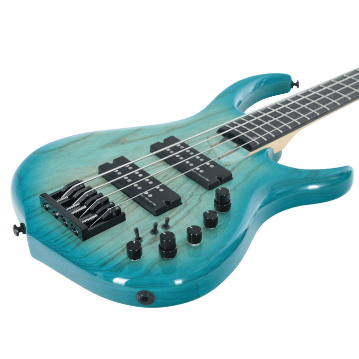 Sire M5 Transparent Blue (2nd Gen) - Bajo Eléctrico | Si me hubiesen mostrado los bajos Sire guiándonos solamente por el precio, habría tenido muchas dudas sobre qué tan buenos serían. Afortunadamente, tuve la oportunidad de ver uno y tocarlo sin saber cu