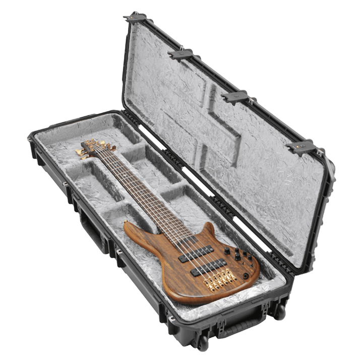 SKB iSeries Waterproof ATA (Estuche Rígido a Prueba de Agua, de cavidad abierta) | ¡SKB revolucionó la industria con el primer estuche de guitarra moldeado por INYECCIÓN! Para adaptarse a una variedad más amplia de formas de cuerpo, han desarrollado el es