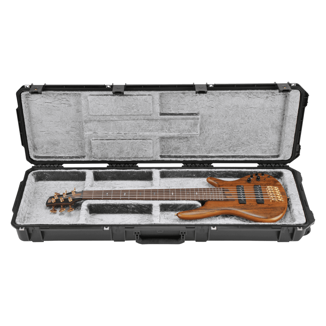 SKB iSeries Waterproof ATA (Estuche Rígido a Prueba de Agua, de cavidad abierta) | ¡SKB revolucionó la industria con el primer estuche de guitarra moldeado por INYECCIÓN! Para adaptarse a una variedad más amplia de formas de cuerpo, han desarrollado el es