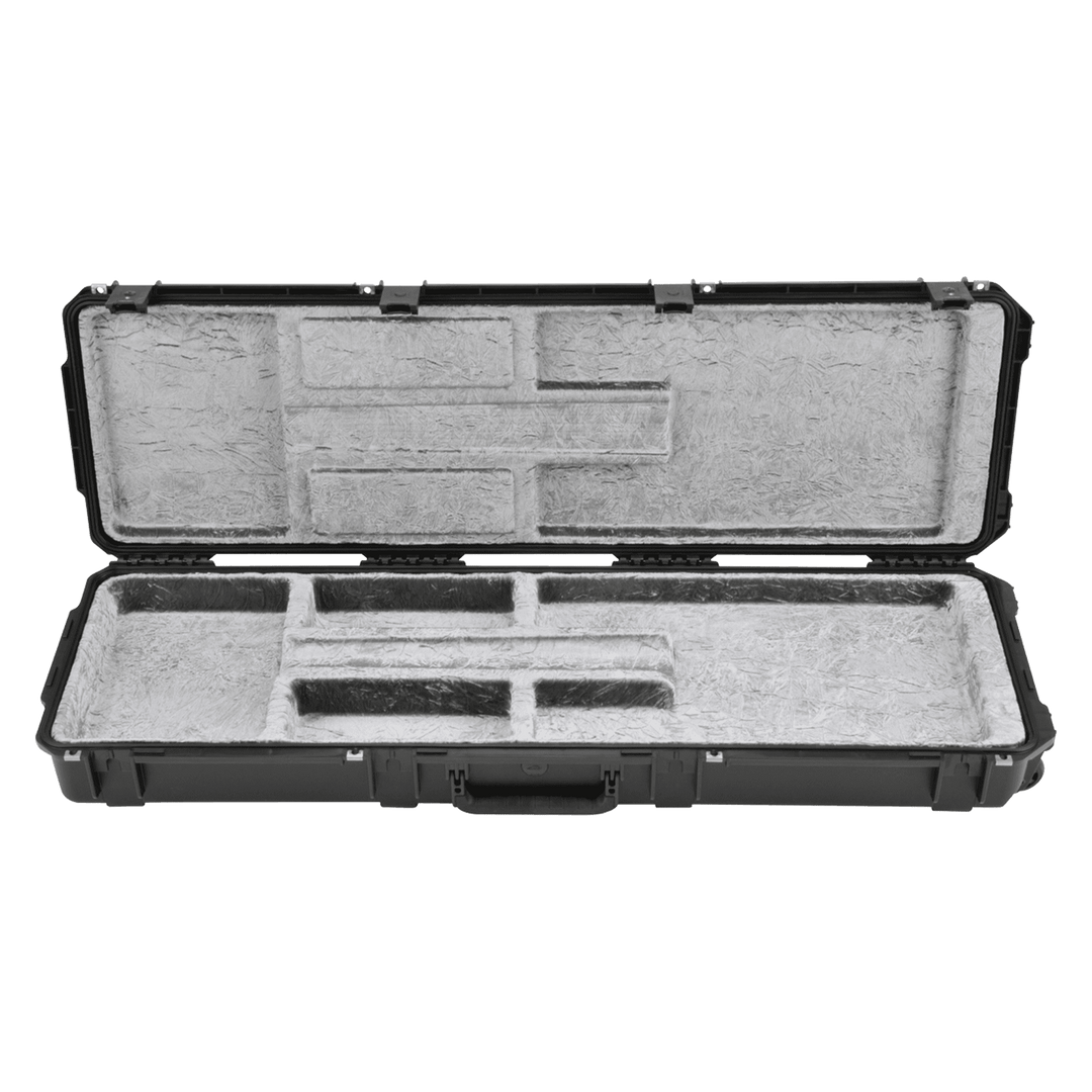 SKB iSeries Waterproof ATA (Estuche Rígido a Prueba de Agua, de cavidad abierta) | ¡SKB revolucionó la industria con el primer estuche de guitarra moldeado por INYECCIÓN! Para adaptarse a una variedad más amplia de formas de cuerpo, han desarrollado el es