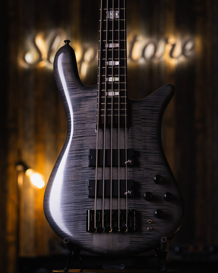 Spector Euro5 LX Black Matte 2018 - Bajo Eléctrico | The Euro Classic series takes inspiration from the Spector basses that took the world by storm in the 1980’s. With their unique silhouette and unmistakable sound, these basses became the choice of the m