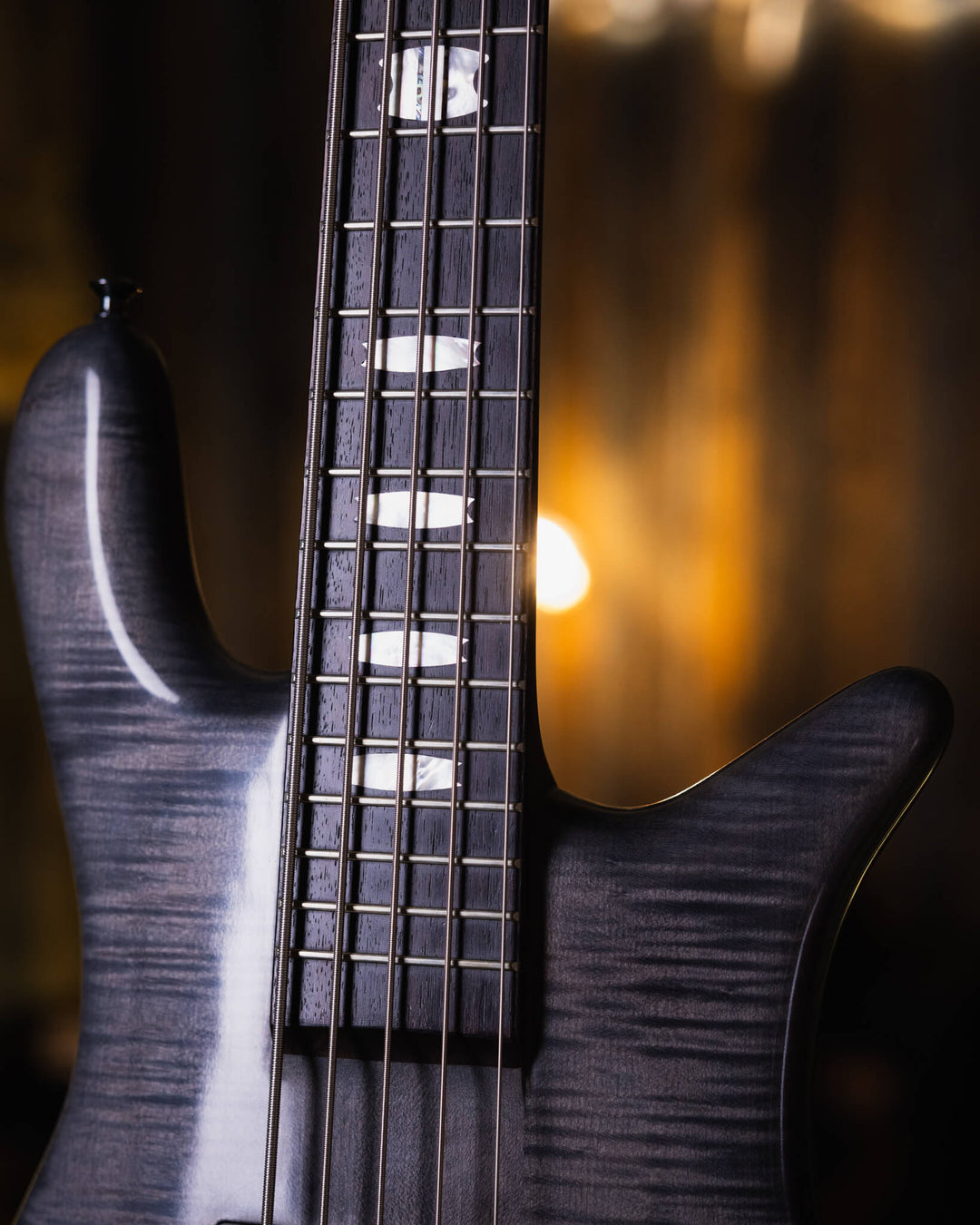 Spector Euro5 LX Black Matte 2018 - Bajo Eléctrico | The Euro Classic series takes inspiration from the Spector basses that took the world by storm in the 1980’s. With their unique silhouette and unmistakable sound, these basses became the choice of the m
