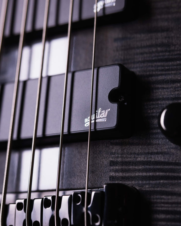Spector Euro5 LX Black Matte 2018 - Bajo Eléctrico | The Euro Classic series takes inspiration from the Spector basses that took the world by storm in the 1980’s. With their unique silhouette and unmistakable sound, these basses became the choice of the m