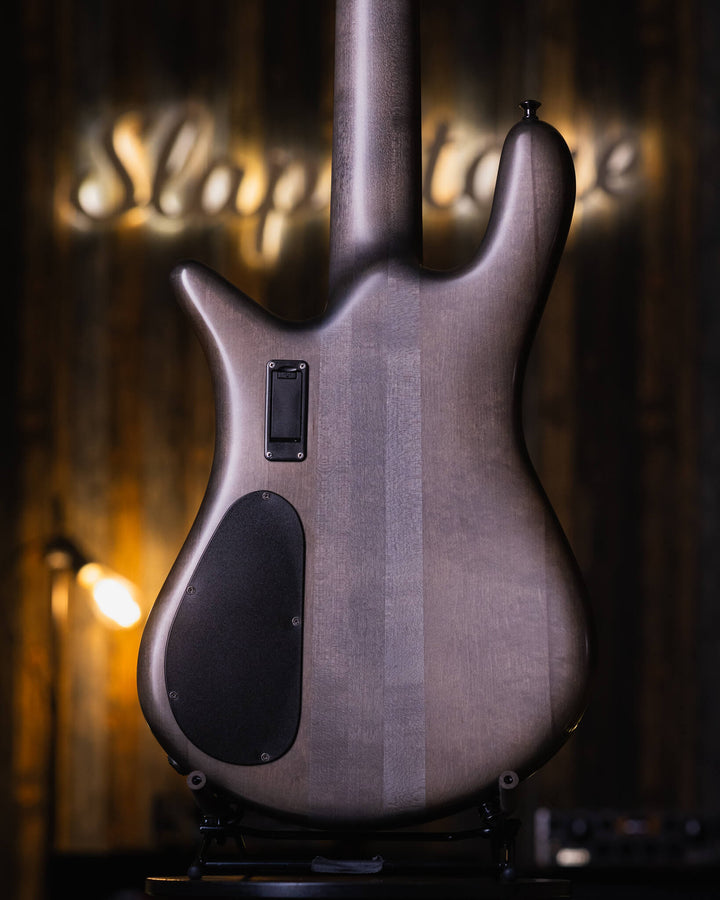 Spector Euro5 LX Black Matte 2018 - Bajo Eléctrico | The Euro Classic series takes inspiration from the Spector basses that took the world by storm in the 1980’s. With their unique silhouette and unmistakable sound, these basses became the choice of the m