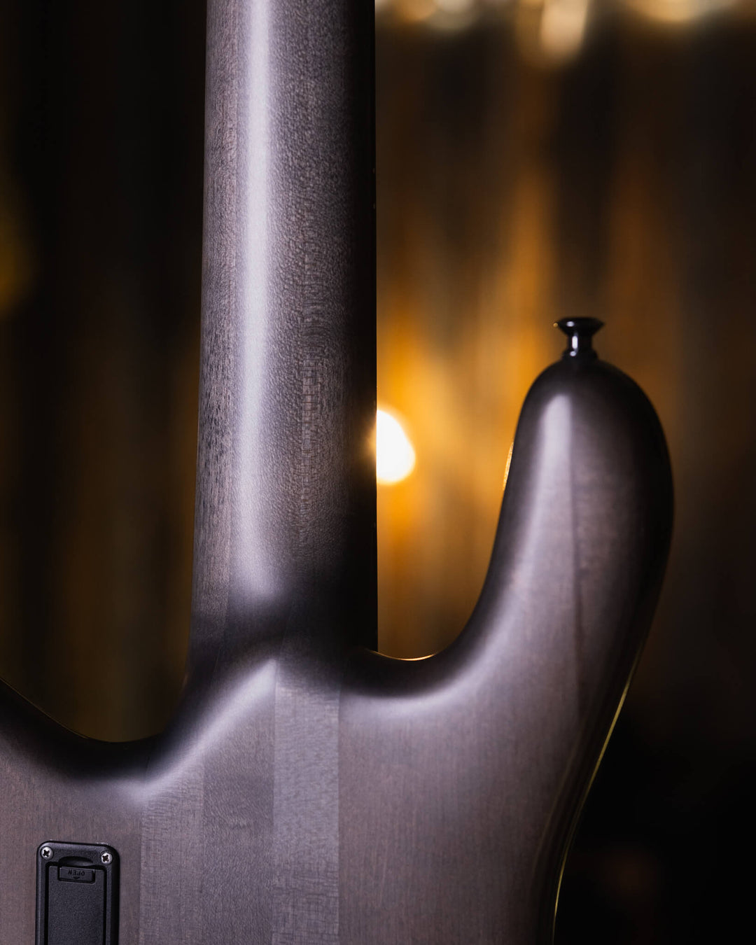 Spector Euro5 LX Black Matte 2018 - Bajo Eléctrico | The Euro Classic series takes inspiration from the Spector basses that took the world by storm in the 1980’s. With their unique silhouette and unmistakable sound, these basses became the choice of the m