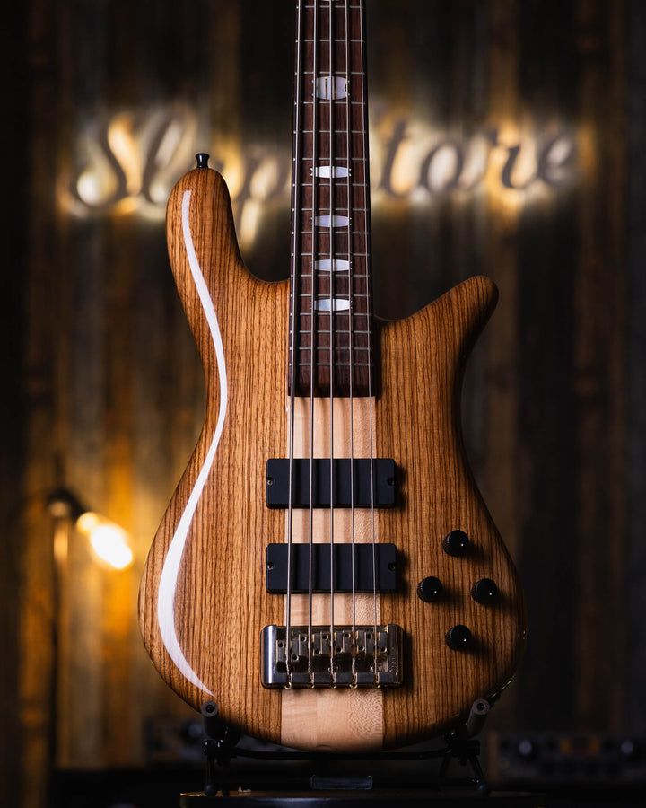 Spector Euro 5 LX Zebra 2013 - Bajo Eléctrico | The Euro Classic series takes inspiration from the Spector basses that took the world by storm in the 1980’s. With their unique silhouette and unmistakable sound, these basses became the choice of the most r