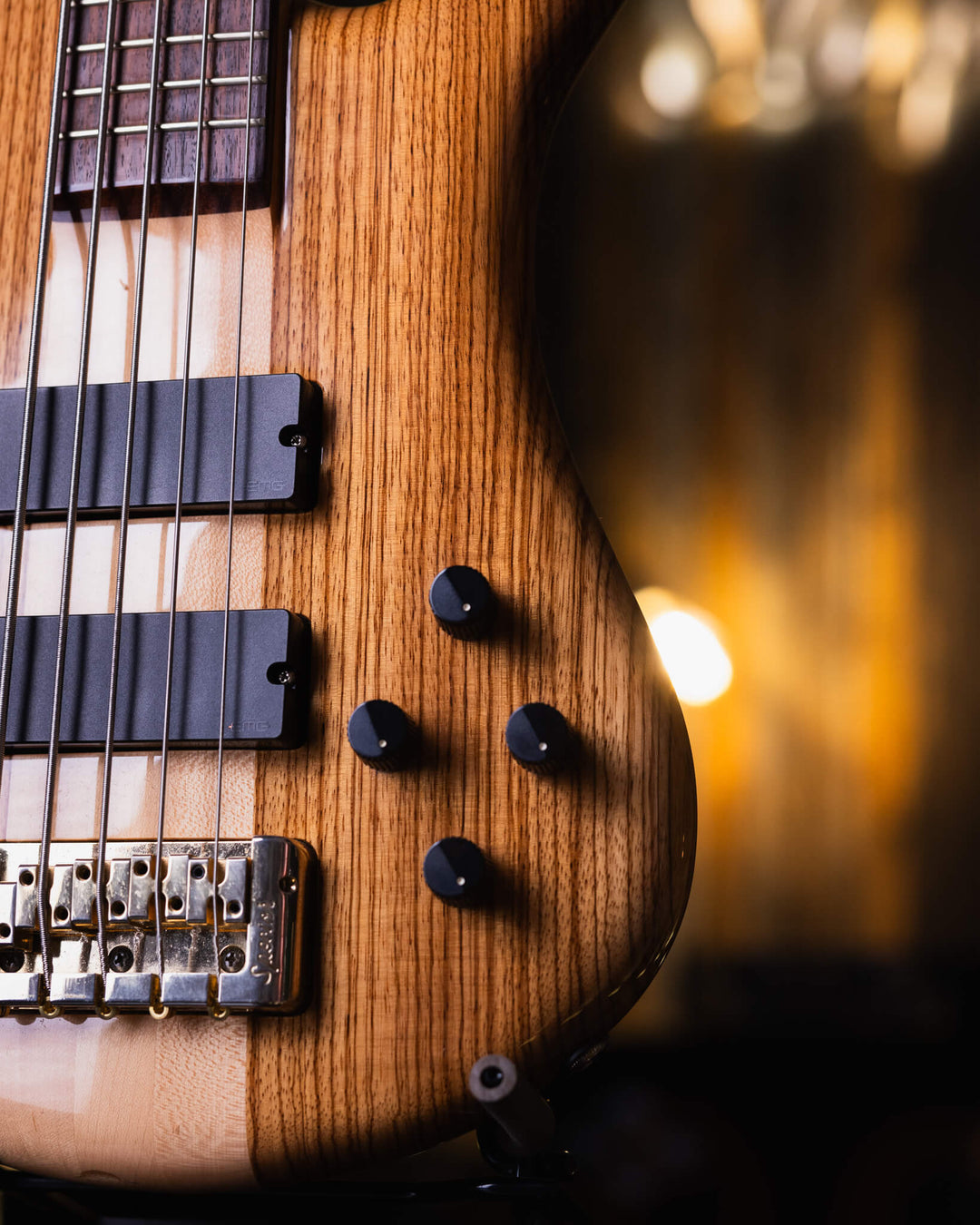 Spector Euro 5 LX Zebra 2013 - Bajo Eléctrico | The Euro Classic series takes inspiration from the Spector basses that took the world by storm in the 1980’s. With their unique silhouette and unmistakable sound, these basses became the choice of the most r