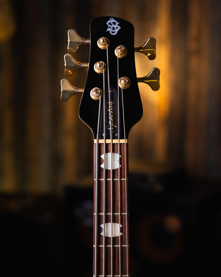 Spector Euro 5 LX Zebra 2013 - Bajo Eléctrico | The Euro Classic series takes inspiration from the Spector basses that took the world by storm in the 1980’s. With their unique silhouette and unmistakable sound, these basses became the choice of the most r
