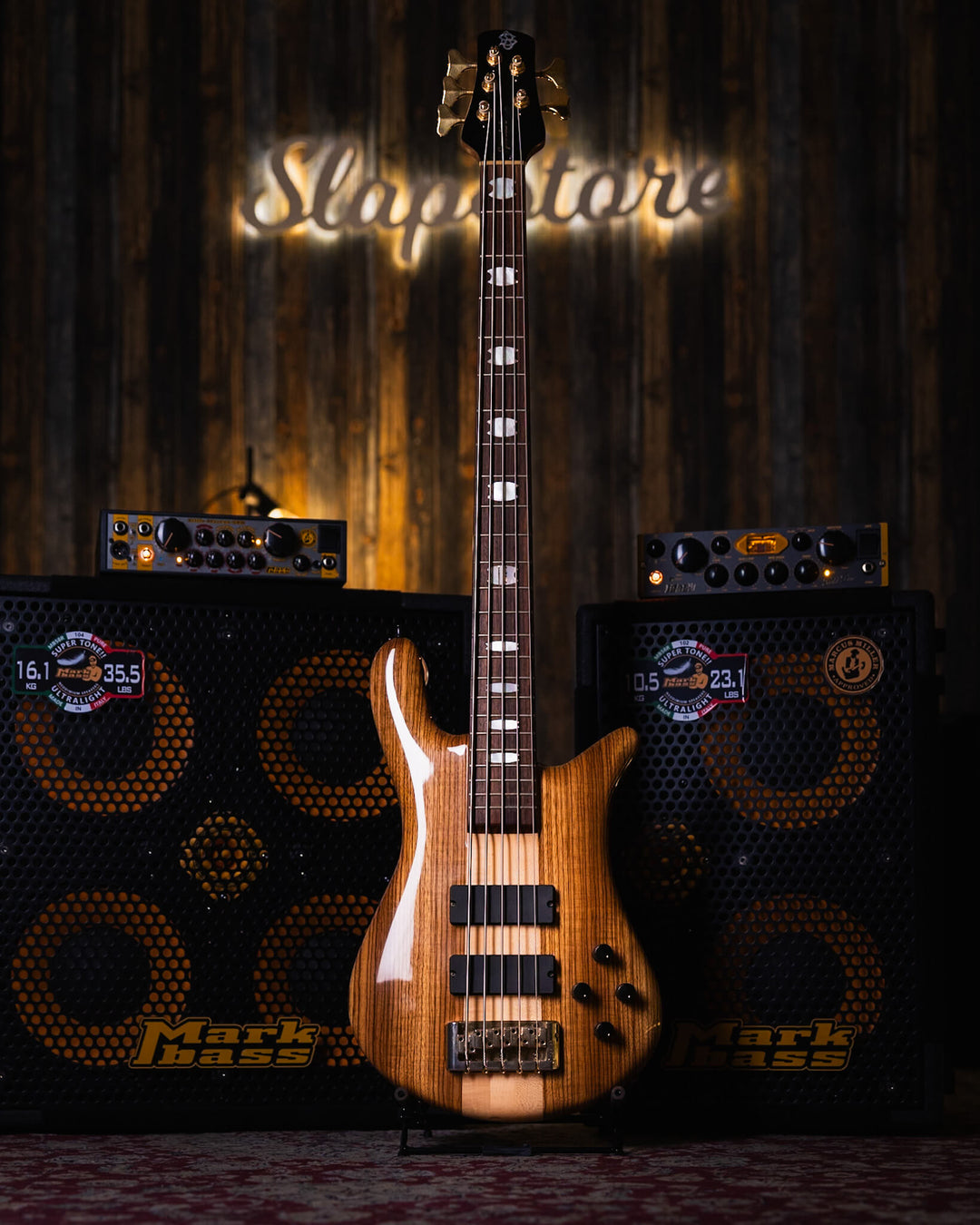 Spector Euro 5 LX Zebra 2013 - Bajo Eléctrico | The Euro Classic series takes inspiration from the Spector basses that took the world by storm in the 1980’s. With their unique silhouette and unmistakable sound, these basses became the choice of the most r