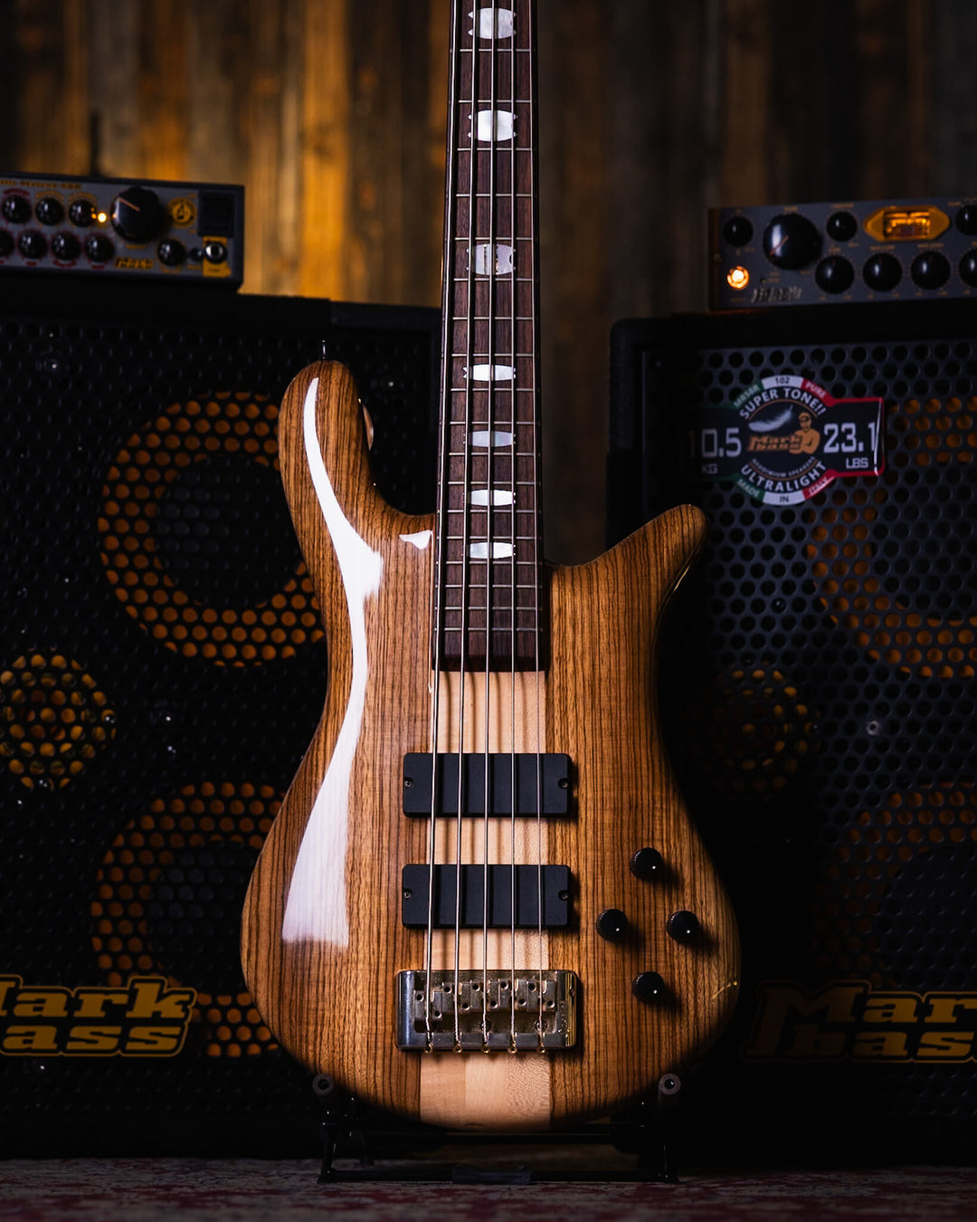 Spector Euro 5 LX Zebra 2013 - Bajo Eléctrico | The Euro Classic series takes inspiration from the Spector basses that took the world by storm in the 1980’s. With their unique silhouette and unmistakable sound, these basses became the choice of the most r
