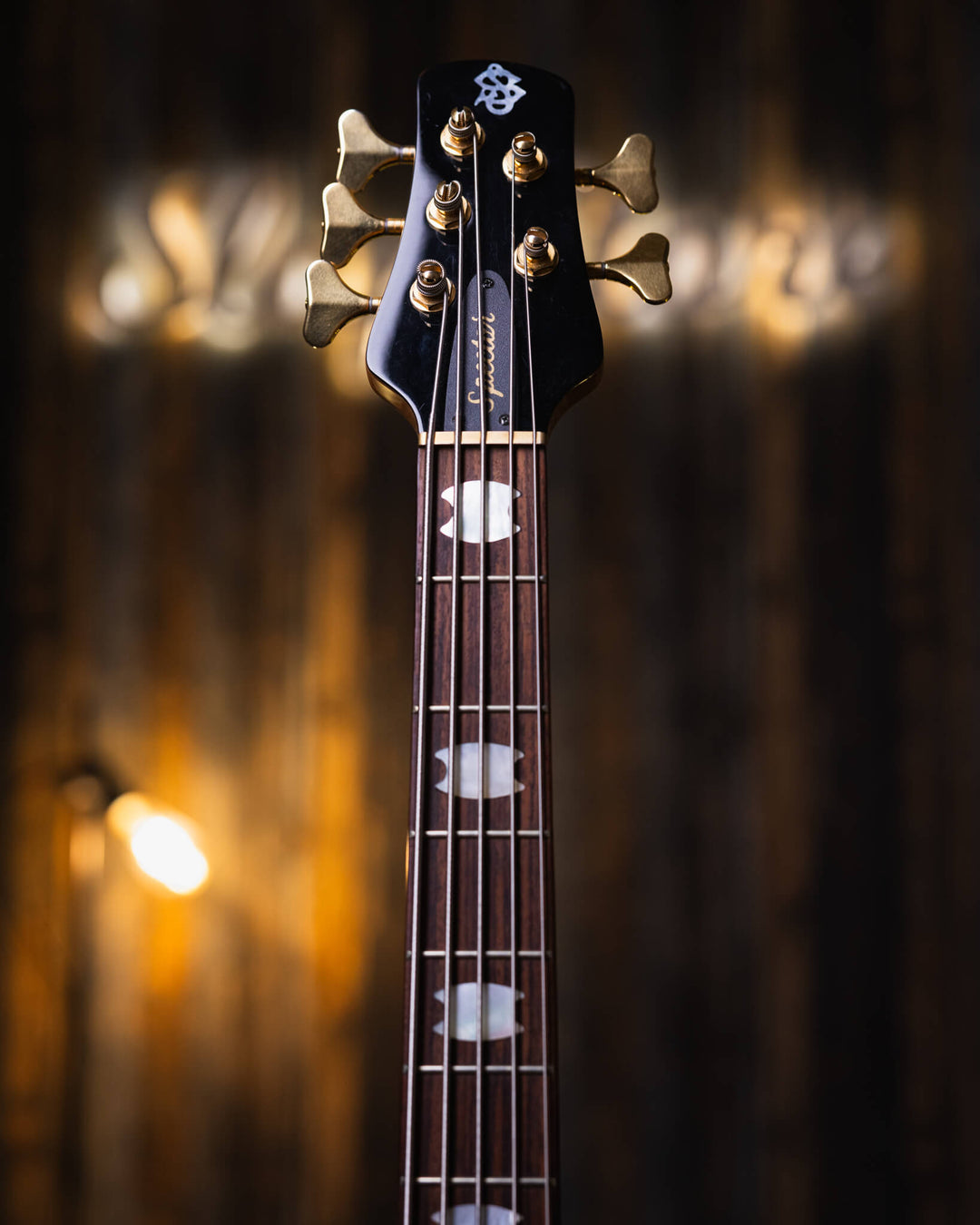 Spector Euro 5 LX Zebra 2013 - Bajo Eléctrico | The Euro Classic series takes inspiration from the Spector basses that took the world by storm in the 1980’s. With their unique silhouette and unmistakable sound, these basses became the choice of the most r