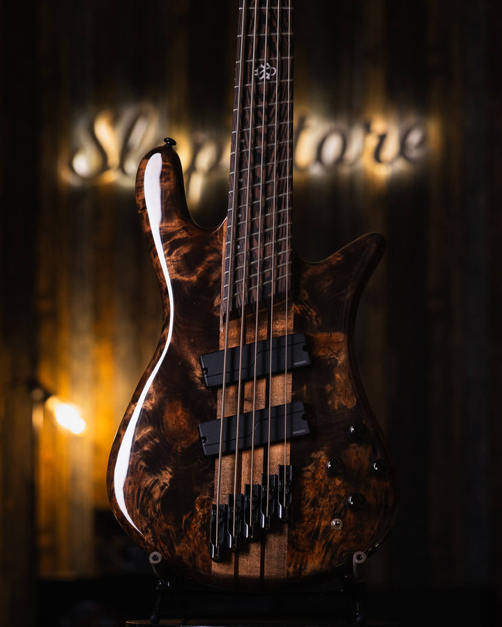 Spector NS5 Dimension Super Faded Black 2022 - Bajo Eléctrico | Con décadas de experiencia en la fabricación de bajos excepcionales, Spector ha llevado su construcción de alta calidad a nuevas alturas — ¡y profundidades! — con el NS Dimension. Este bajo d