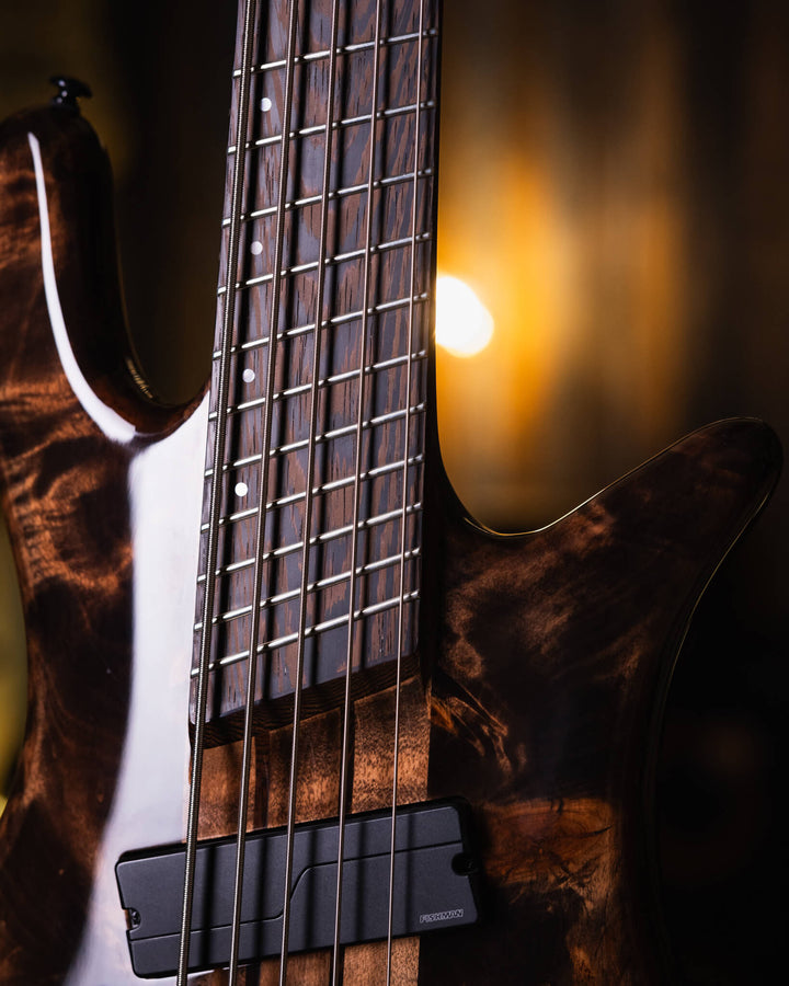 Spector NS5 Dimension Super Faded Black 2022 - Bajo Eléctrico | Con décadas de experiencia en la fabricación de bajos excepcionales, Spector ha llevado su construcción de alta calidad a nuevas alturas — ¡y profundidades! — con el NS Dimension. Este bajo d