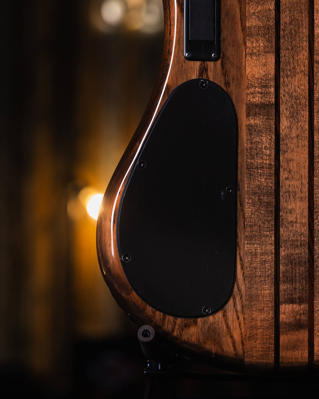 Spector NS5 Dimension Super Faded Black 2022 - Bajo Eléctrico | Con décadas de experiencia en la fabricación de bajos excepcionales, Spector ha llevado su construcción de alta calidad a nuevas alturas — ¡y profundidades! — con el NS Dimension. Este bajo d