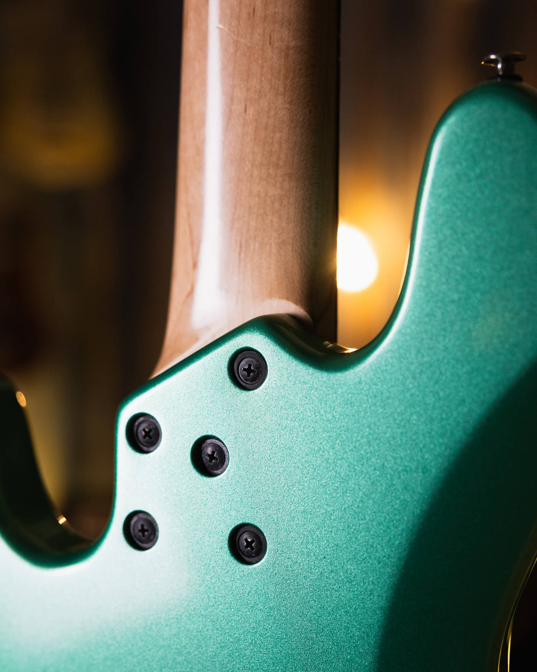 Lakland Skyland 55-60 Teal Green Metallic 2010 - Bajo Eléctrico | Trabajamos en el diseño de este instrumento para combinar los atributos más deseables de un J-bass vintage (el mástil delgado de la era de 1960, perillas de control concéntricas y las mejor