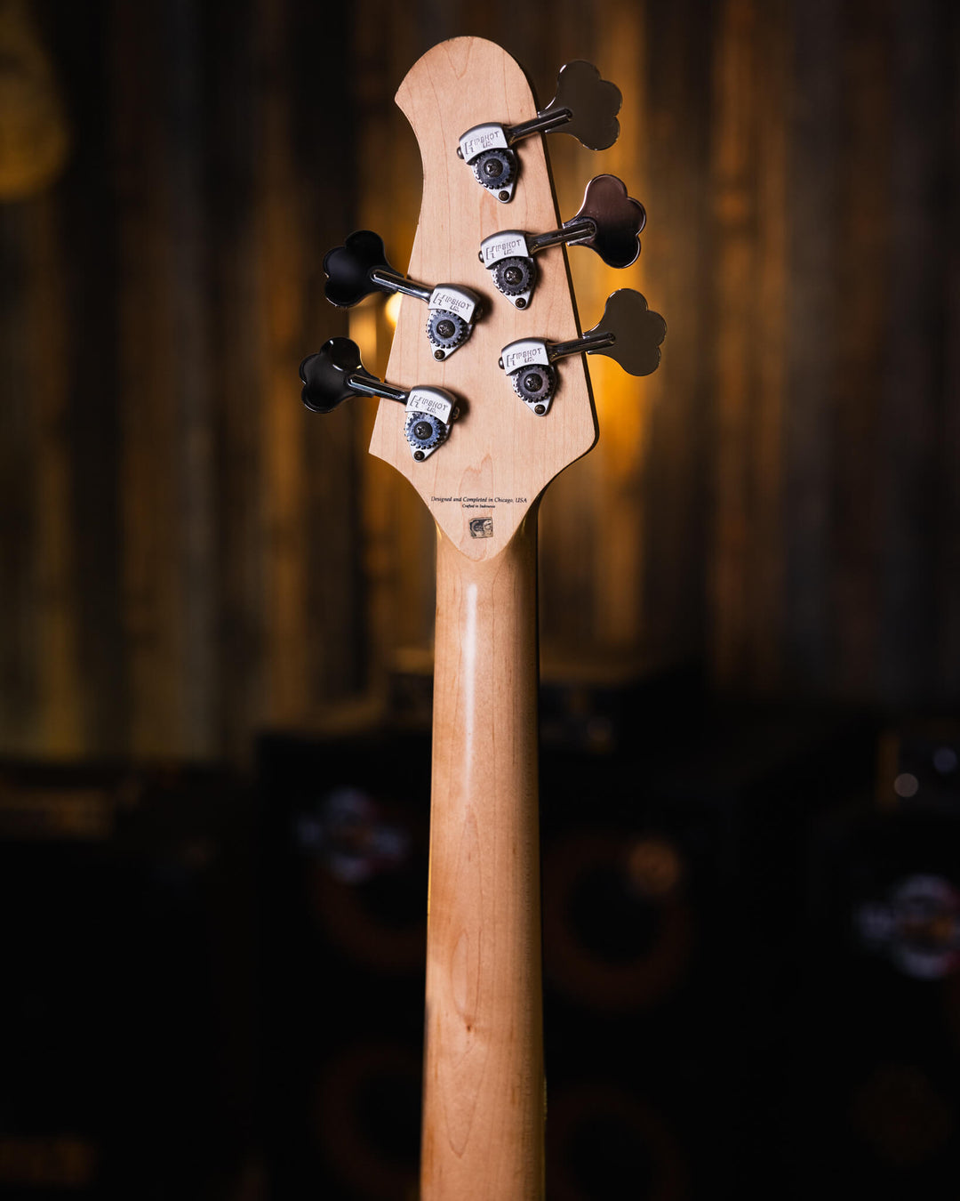 Lakland Skyland 55-60 Teal Green Metallic 2010 - Bajo Eléctrico | Trabajamos en el diseño de este instrumento para combinar los atributos más deseables de un J-bass vintage (el mástil delgado de la era de 1960, perillas de control concéntricas y las mejor