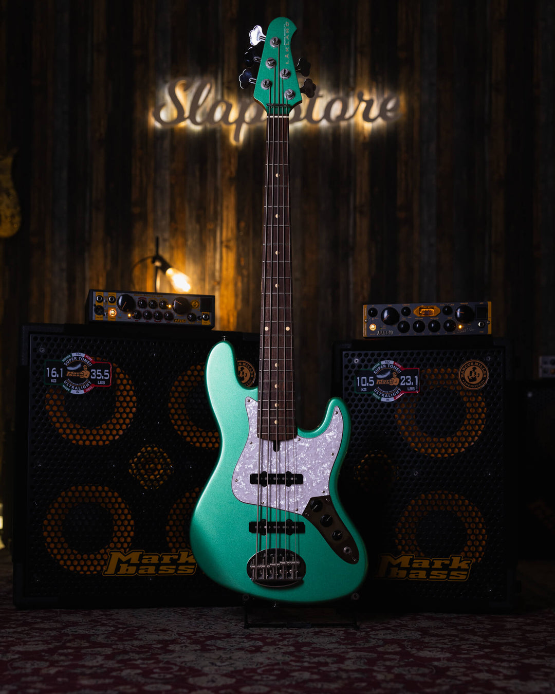 Lakland Skyland 55-60 Teal Green Metallic 2010 - Bajo Eléctrico | Trabajamos en el diseño de este instrumento para combinar los atributos más deseables de un J-bass vintage (el mástil delgado de la era de 1960, perillas de control concéntricas y las mejor