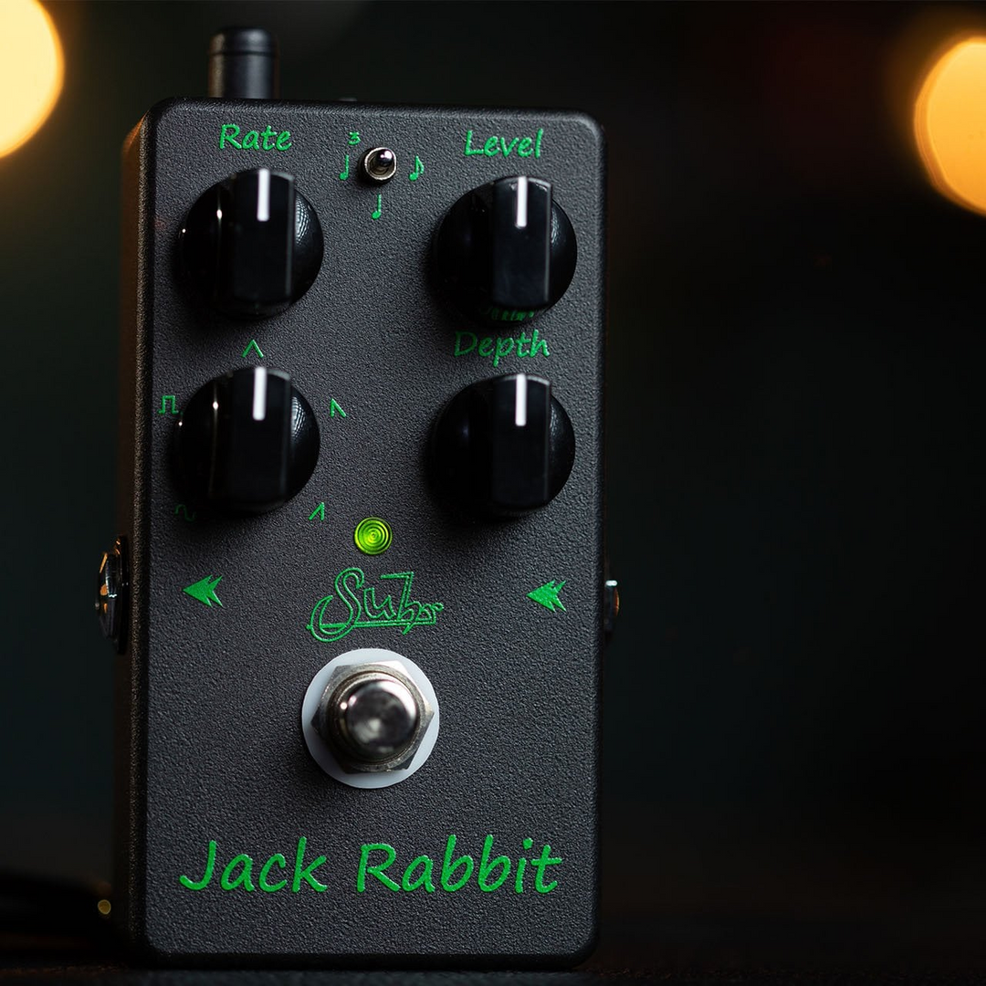Suhr Jack Rabbit Tremolo Black Edition - Pedal de Guitarra