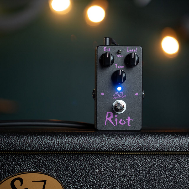 Suhr Riot Distortion Black Edition - Pedal de Guitarra