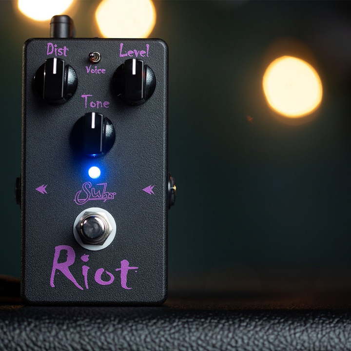 Suhr Riot Distortion Black Edition - Pedal de Guitarra