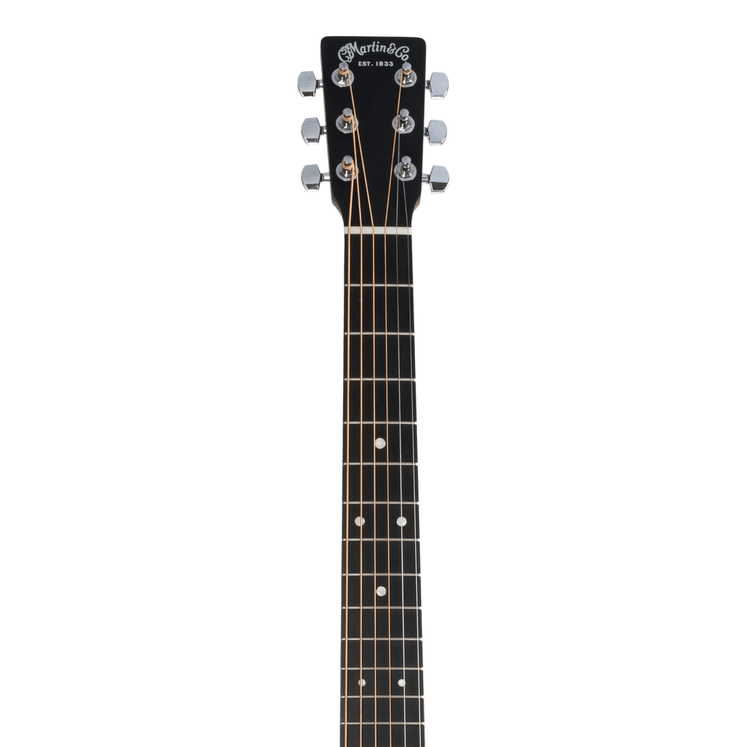 Martin & Co Junior Series DJR-10 Sapele - Guitarra Electroacústica | De la gran familia de guitarras Martin ahora te presentamos la Martin DJr-10 Guitar. Su cuerpo delgado tipo Dreadnought Junior, con profundidad 000, está diseñado pensando en un gran son
