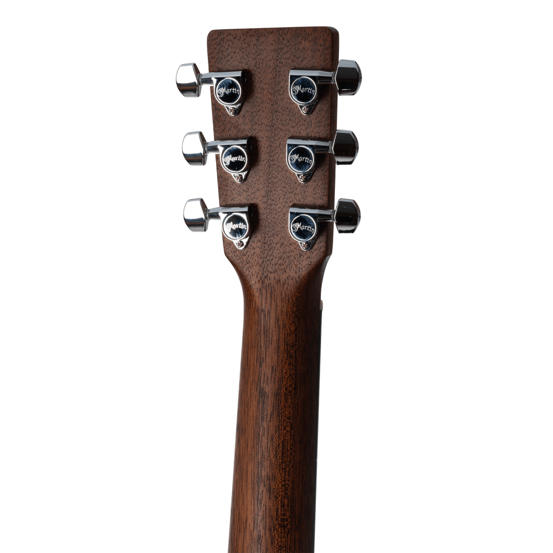 Martin & Co Junior Series DJR-10 Sapele - Guitarra Electroacústica | De la gran familia de guitarras Martin ahora te presentamos la Martin DJr-10 Guitar. Su cuerpo delgado tipo Dreadnought Junior, con profundidad 000, está diseñado pensando en un gran son