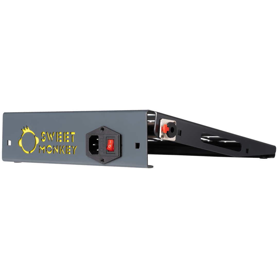 Sweet Monkey Fe MKII 2x3 - Pedalboard Acero Modular | Pedalboard para pedales y efecto fabricada en acero con capacidad para hasta 6 unidades y con sistema modular. Si necesitas más espacio puedes comprar otra unidad y unirla con un simple tornillo.* Capa