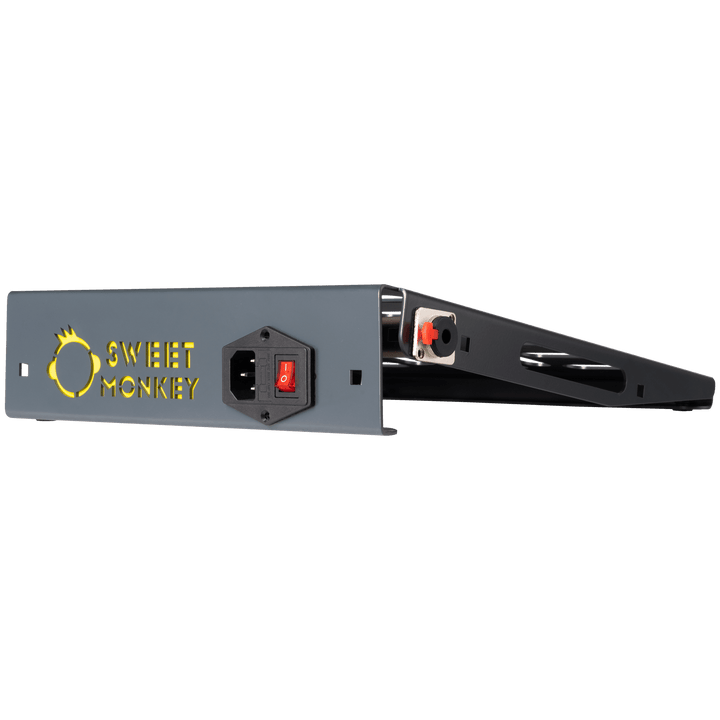 Sweet Monkey Fe MKII 2x3 - Pedalboard Acero Modular | Pedalboard para pedales y efecto fabricada en acero con capacidad para hasta 6 unidades y con sistema modular. Si necesitas más espacio puedes comprar otra unidad y unirla con un simple tornillo.* Capa
