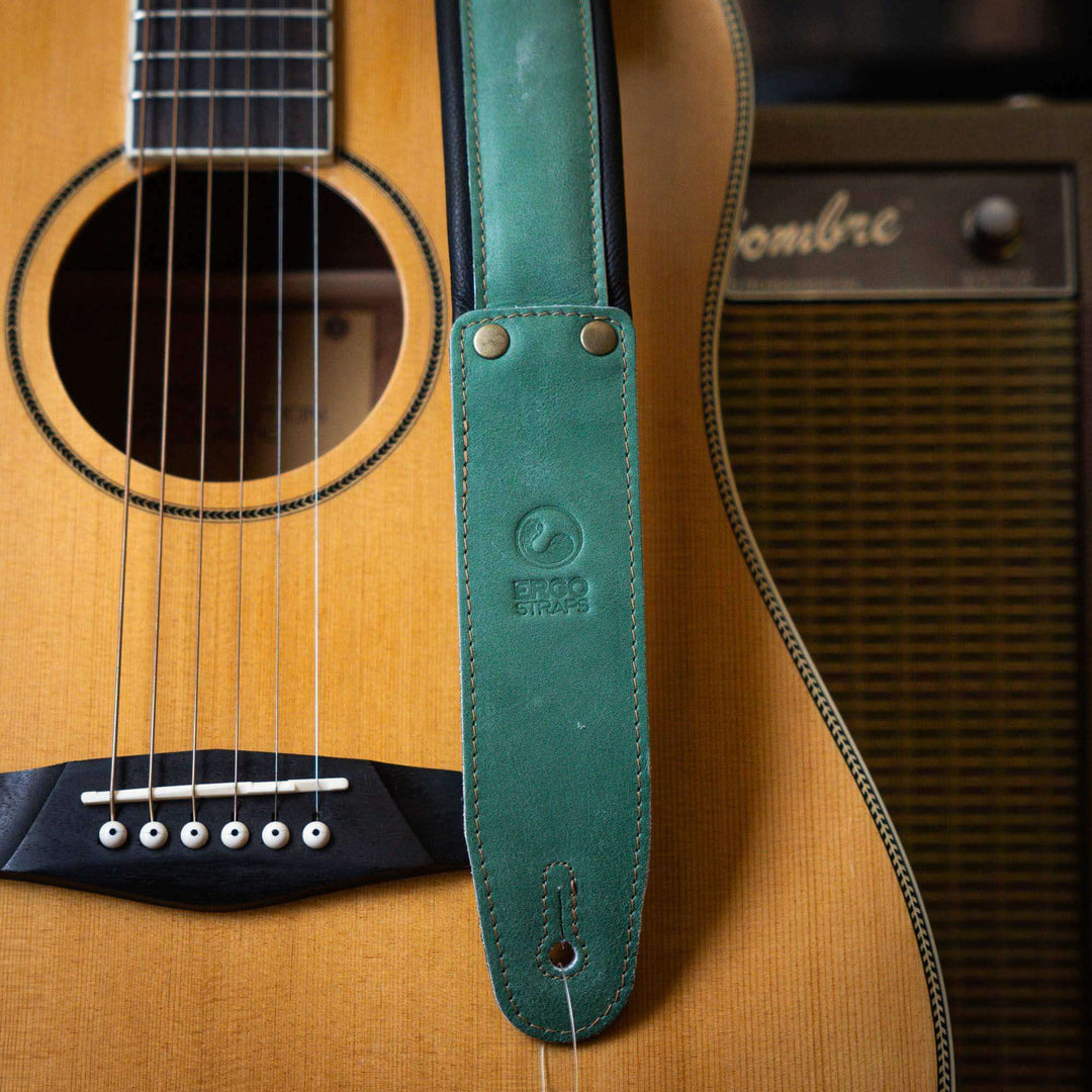 Ergostraps G-Lite 2" Green | * Correa de instrumento musical. Foto referencial: Al ser un producto de cuero, el color puede variar ligeramente. | Gearhub