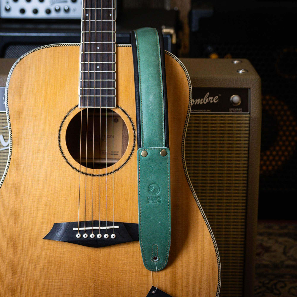 Ergostraps G-Lite 2" Green | * Correa de instrumento musical. Foto referencial: Al ser un producto de cuero, el color puede variar ligeramente. | Gearhub