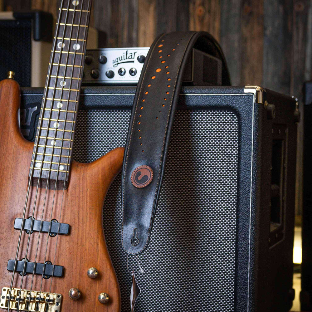 Ergostraps Galaxy 3" Black & Orange | * Correa de instrumento musical. Foto referencial: Al ser un producto de cuero, el color puede variar ligeramente. | Gearhub