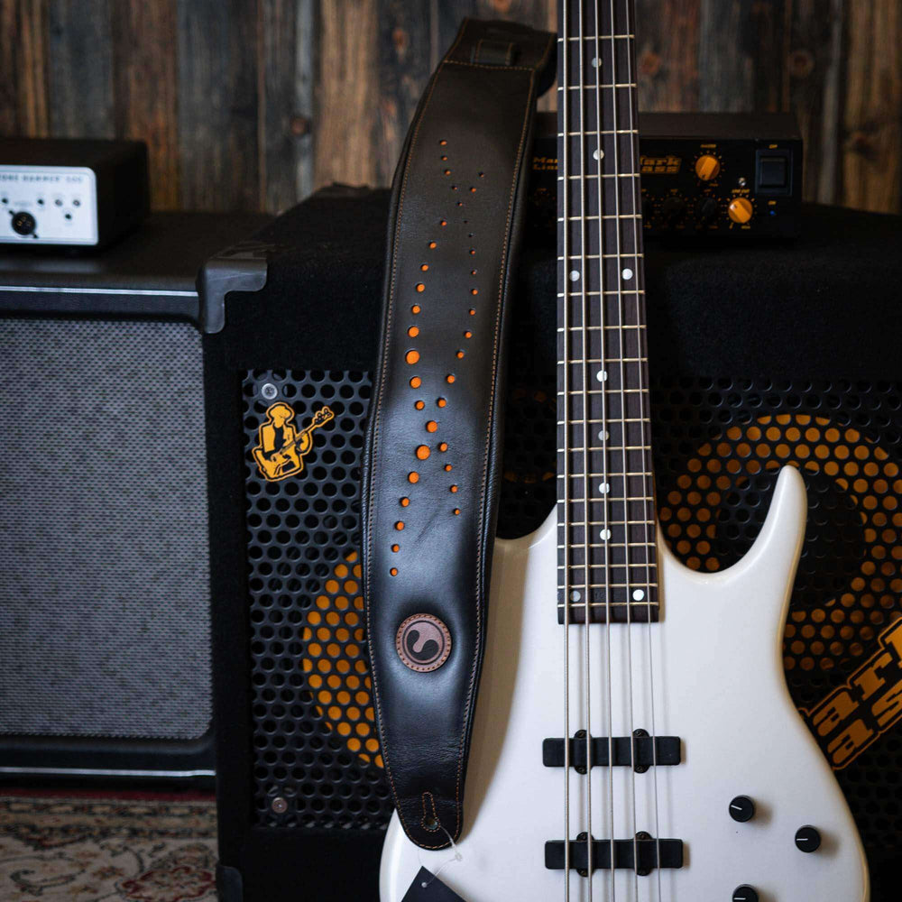 Ergostraps Galaxy 4" Black & Orange | * Correa de instrumento musical. Foto referencial: Al ser un producto de cuero, el color puede variar ligeramente. | Gearhub