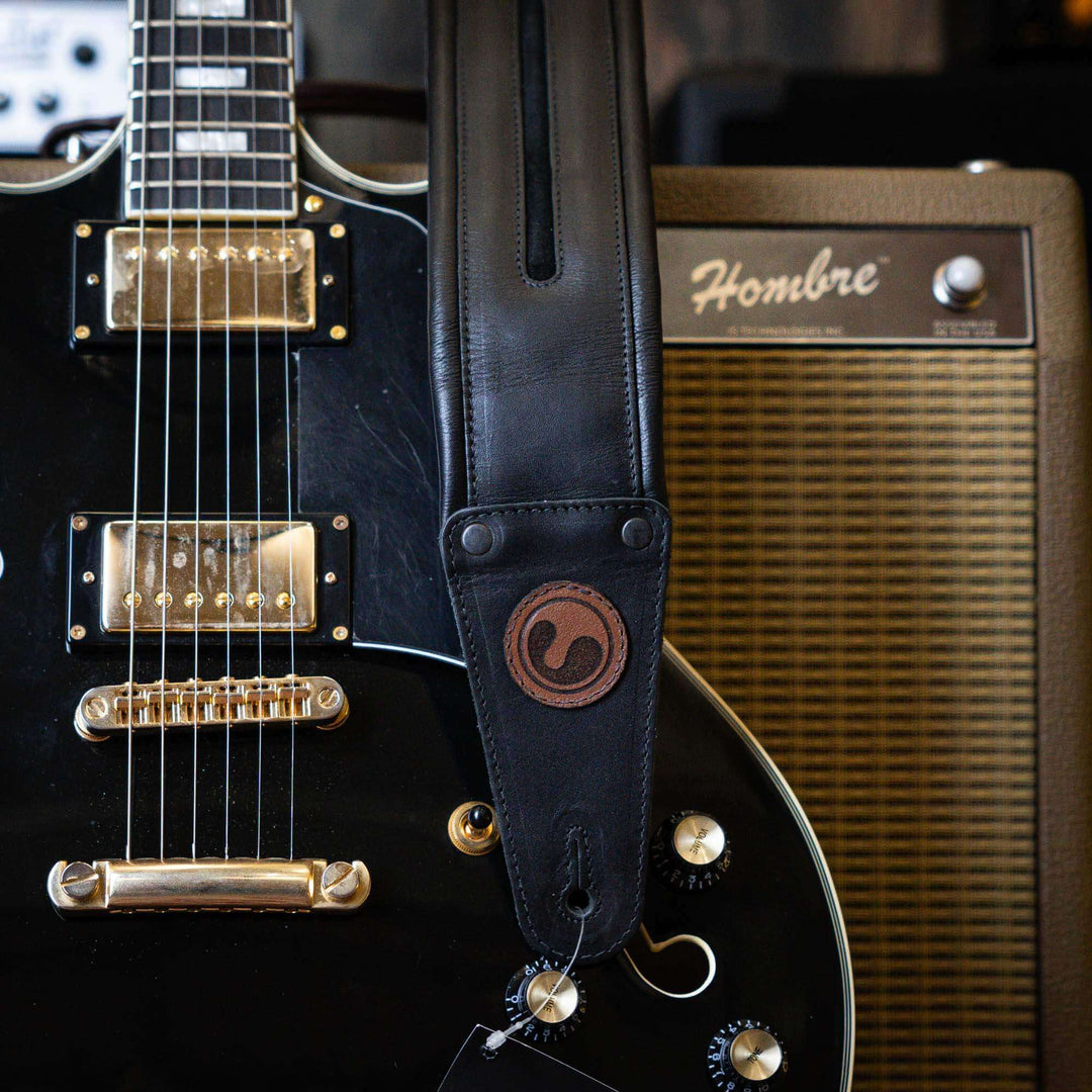 Ergostraps Neo 3" Black | * Correa de instrumento musical. Foto referencial: Al ser un producto de cuero, el color puede variar ligeramente. | Gearhub