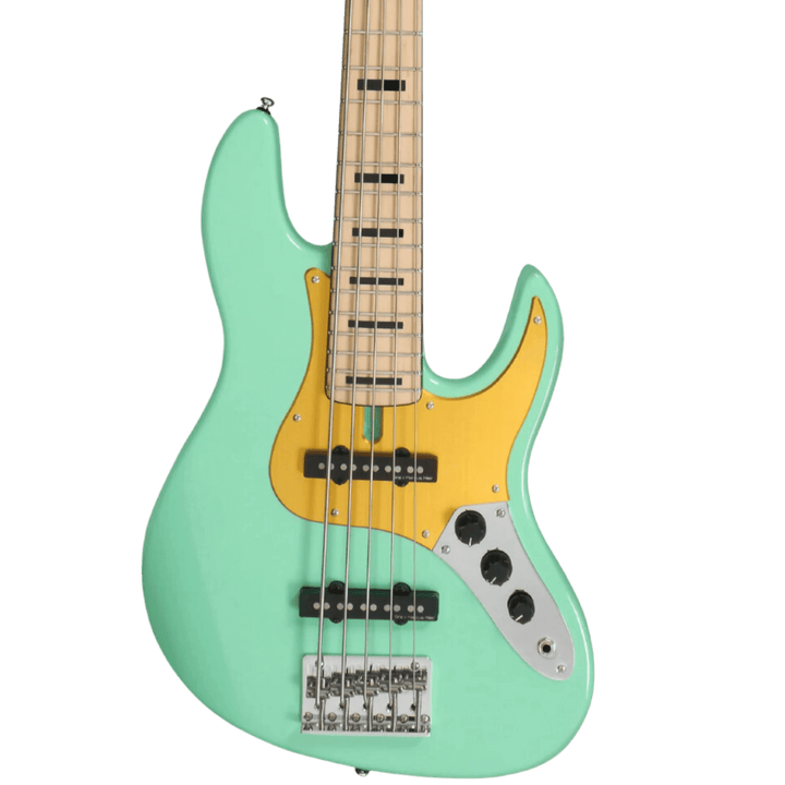 Sire V5-24 5 Mild Green - Bajo Eléctrico | Si me hubiesen mostrado los bajos Sire guiándonos solamente por el precio, habría tenido muchas dudas sobre qué tan buenos serían. Afortunadamente, tuve la oportunidad de ver uno y tocarlo sin saber cuánto costab