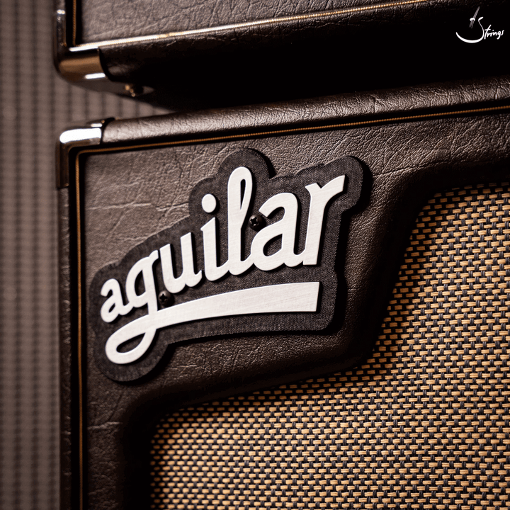 Aguilar SL 110 Chocolate Brown - Gabinete de Bajo | El gabinete Aguilar SL 110 es un altavoz de alta calidad con un solo altavoz de 10 pulgadas, una potencia de 175 Watts y una impedancia de 8 ohmios. Su atractivo diseño en tono "Chocolate Brown" le confi