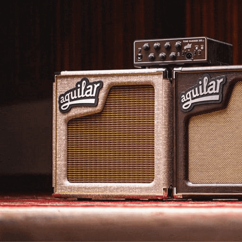 Aguilar SL 110 Fawn - Gabinete de Bajo | El gabinete Aguilar SL 110 es un altavoz de alta calidad con un solo altavoz de 10 pulgadas, una potencia de 175 Watts y una impedancia de 8 ohmios. Su diseño en tono "Fawn" agrega un toque estético único, y su con
