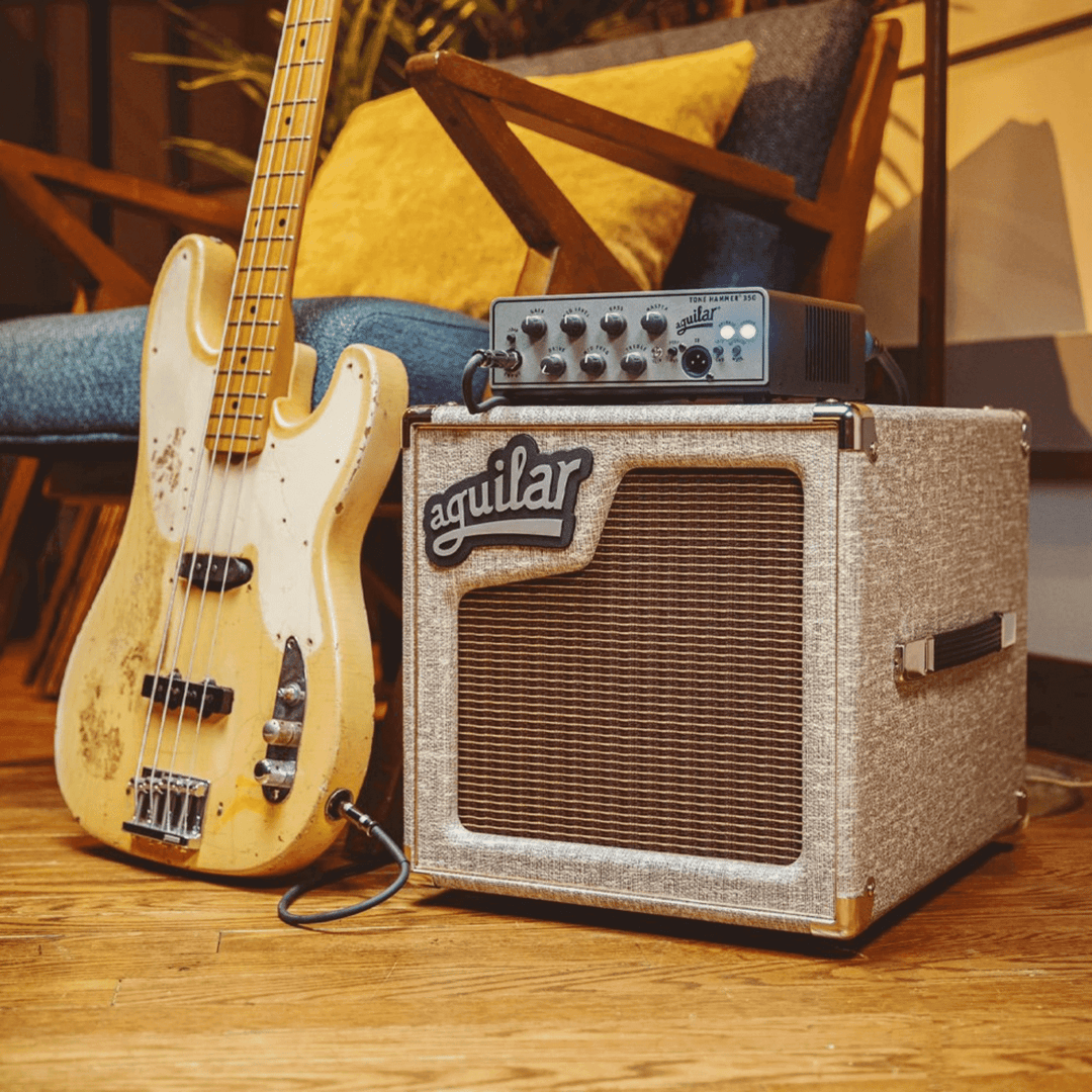 Aguilar SL 110 Fawn - Gabinete de Bajo | El gabinete Aguilar SL 110 es un altavoz de alta calidad con un solo altavoz de 10 pulgadas, una potencia de 175 Watts y una impedancia de 8 ohmios. Su diseño en tono "Fawn" agrega un toque estético único, y su con