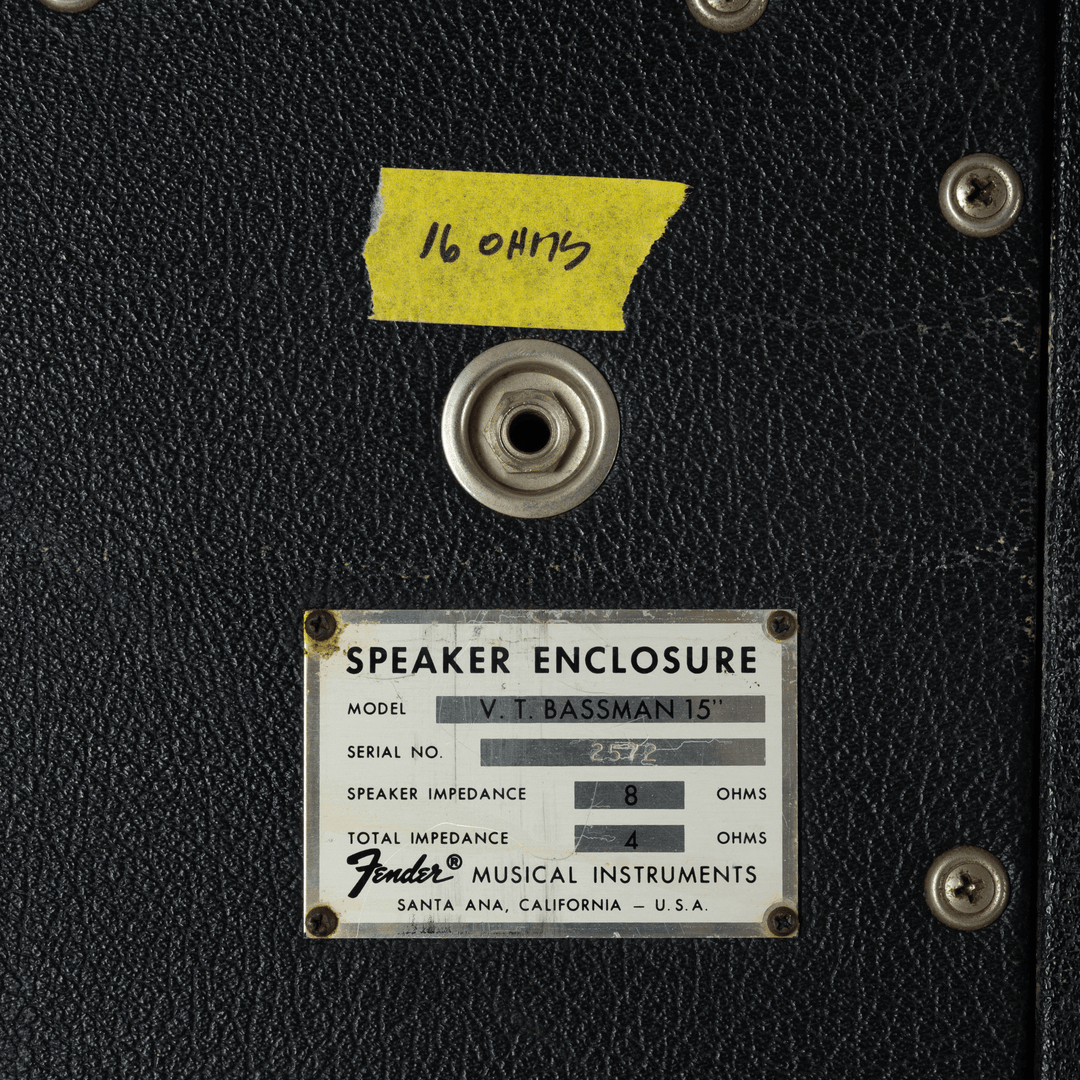 1969 Fender Bassman Amp (Head) + Fender 2x15" (Cab) - Amplificador de Guitarra o Bajo | Este amplificador es un clásico absoluto de Fender. El tono limpio es absolutamente imbatible. El gabinete proporciona una gran cantidad de fuerza, claridad y graves.