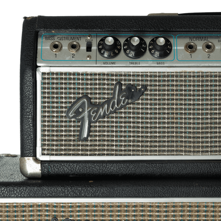 1969 Fender Bassman Amp (Head) + Fender 2x15" (Cab) - Amplificador de Guitarra o Bajo | Este amplificador es un clásico absoluto de Fender. El tono limpio es absolutamente imbatible. El gabinete proporciona una gran cantidad de fuerza, claridad y graves.