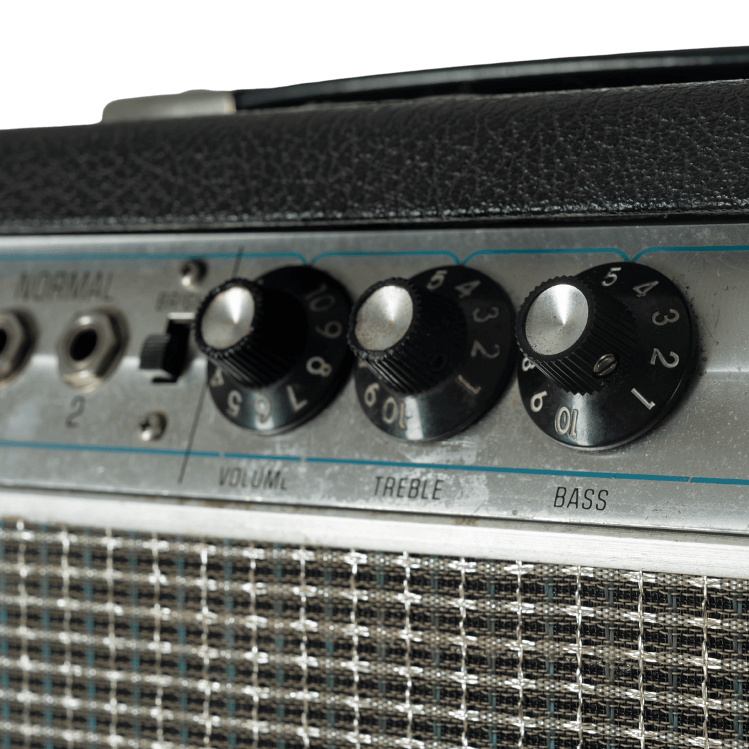1969 Fender Bassman Amp (Head) + Fender 2x15" (Cab) - Amplificador de Guitarra o Bajo | Este amplificador es un clásico absoluto de Fender. El tono limpio es absolutamente imbatible. El gabinete proporciona una gran cantidad de fuerza, claridad y graves.