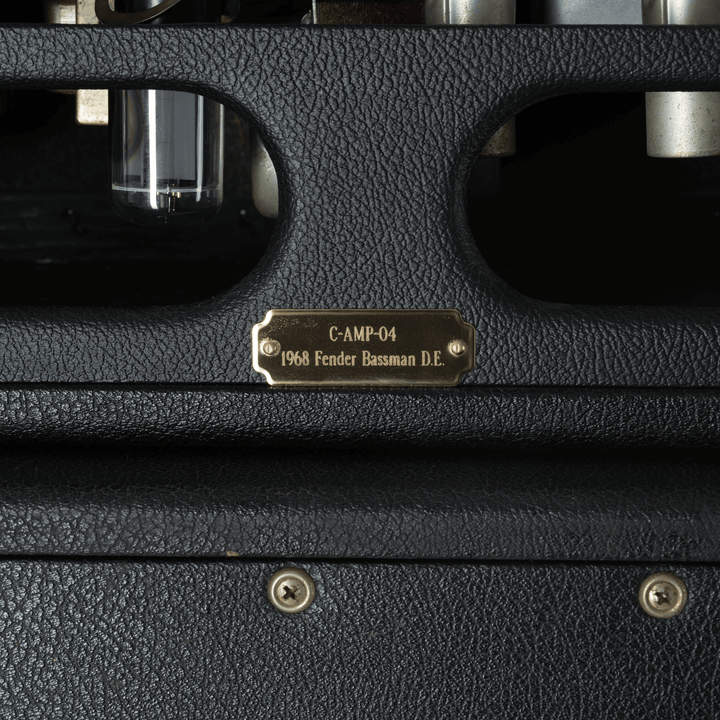 1969 Fender Bassman Amp (Head) + Fender 2x15" (Cab) - Amplificador de Guitarra o Bajo | Este amplificador es un clásico absoluto de Fender. El tono limpio es absolutamente imbatible. El gabinete proporciona una gran cantidad de fuerza, claridad y graves.