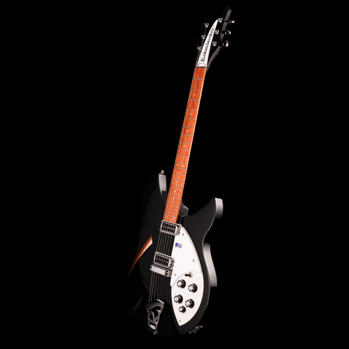 Rickenbacker 330 Jetglo 2006 - Guitarra Eléctrica | Careful acoustic research has resulted in the full, rich and warm sound of this popular model. Two single coil pickups on a full size body are accented by a traditionally shaped sound hole. The 24 fret R