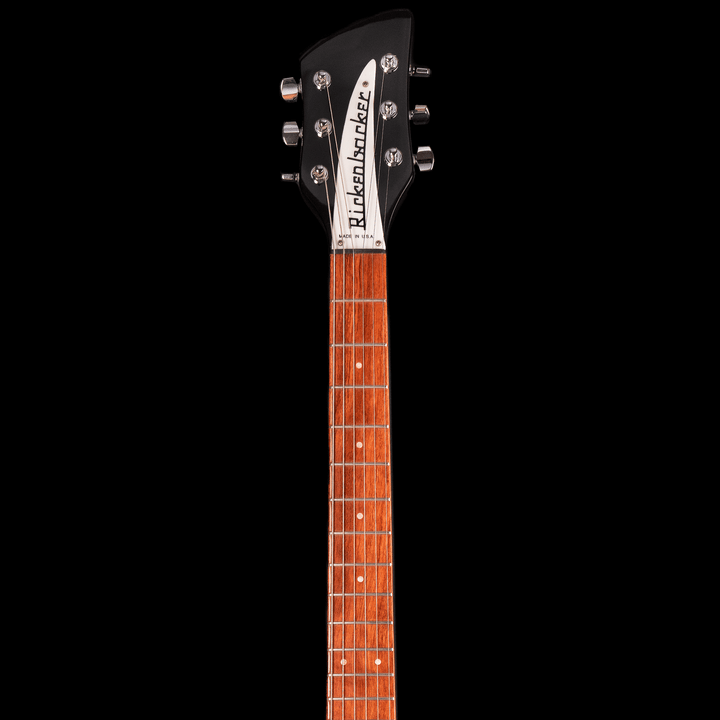 Rickenbacker 330 Jetglo 2006 - Guitarra Eléctrica | Careful acoustic research has resulted in the full, rich and warm sound of this popular model. Two single coil pickups on a full size body are accented by a traditionally shaped sound hole. The 24 fret R