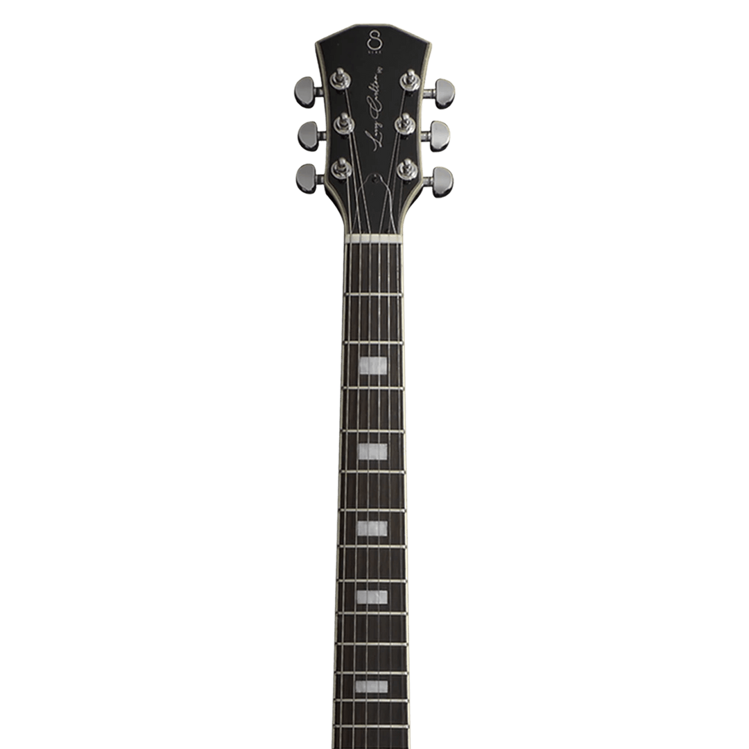 Sire H7 See Through Red - Guitarra Eléctrica | La Guitarra Sire H7 fue diseñada según las especificaciones y preferencias exactas de su homónimo. Esta excelente guitarra eléctrica semi-hollow está repleta de componentes de alta calidad. Su cuerpo de arce
