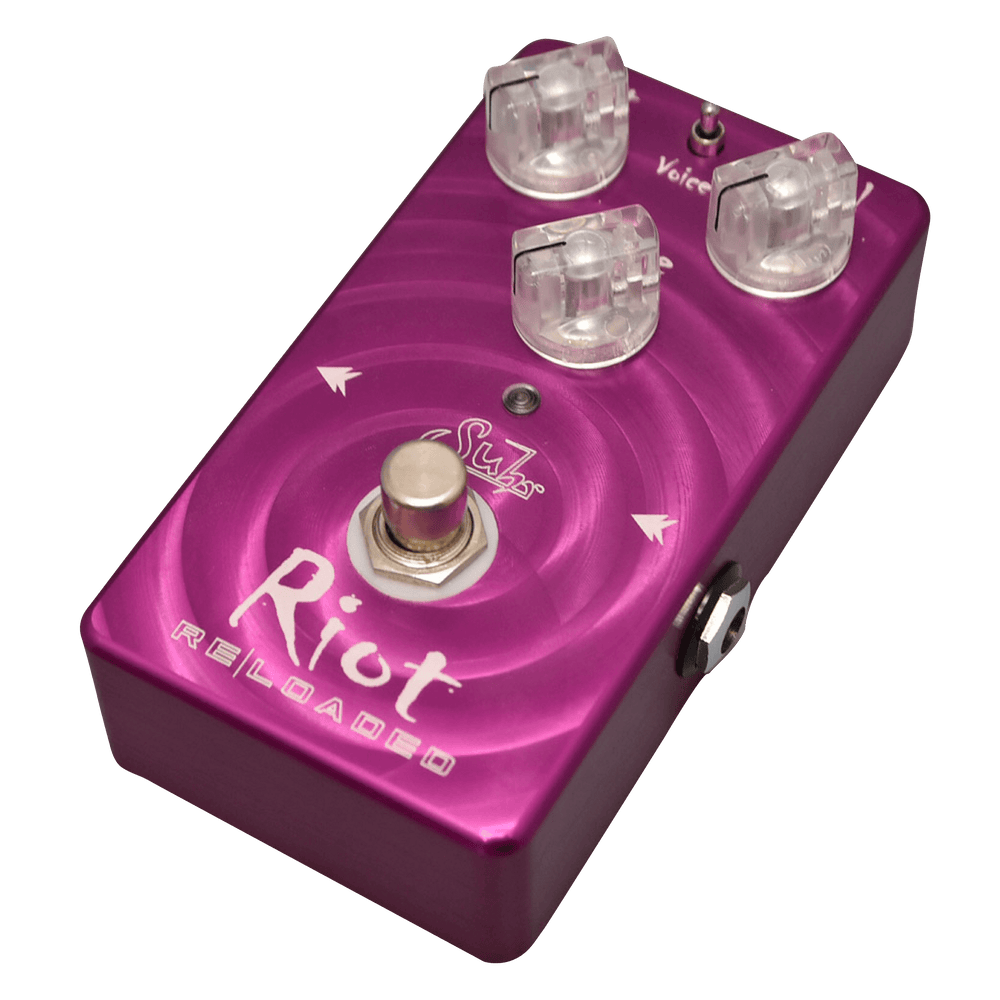 Suhr Riot Reloaded - Pedal de Guitarra | Riot Reloaded es el resultado de incontables horas de escuchar, probar y ajustar nuestro circuito de distorsión original para crear un pedal que es como un amplificador, agresivo, directo y con más ganancia (30 % m
